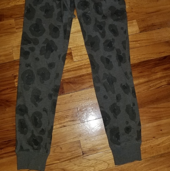 Camo Joggers - Picture 2 of 3